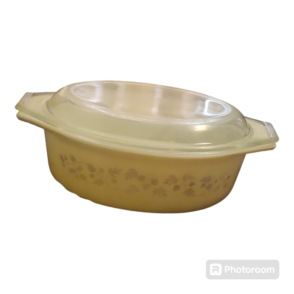 Vintage Golden Acorn Pyrex Casserole Dish w/Lid